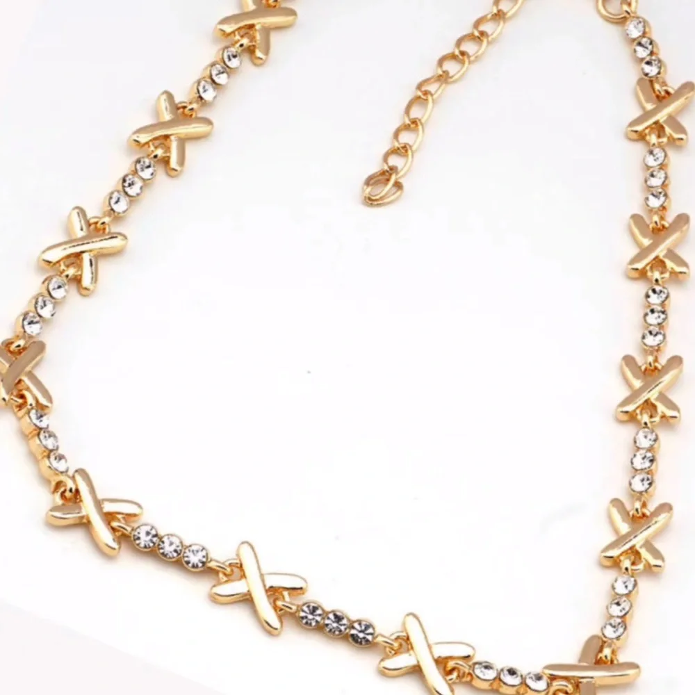 Dazzling Gold Necklace - Picture 5 of 8